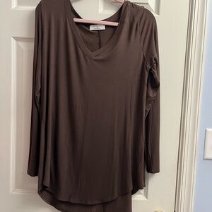 Zenana Outfitters Chocolate Long Sleeve V-Neck Top Large
